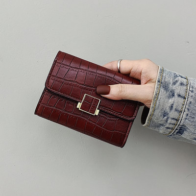 Γυναικείο μοντέρνο πορτοφόλι έκο δερμάτινο και μεταλλικό κούμπομα