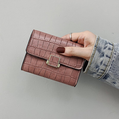 Γυναικείο μοντέρνο πορτοφόλι έκο δερμάτινο και μεταλλικό κούμπομα