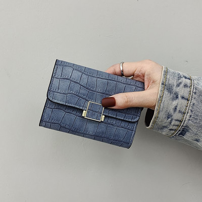 Γυναικείο μοντέρνο πορτοφόλι έκο δερμάτινο και μεταλλικό κούμπομα