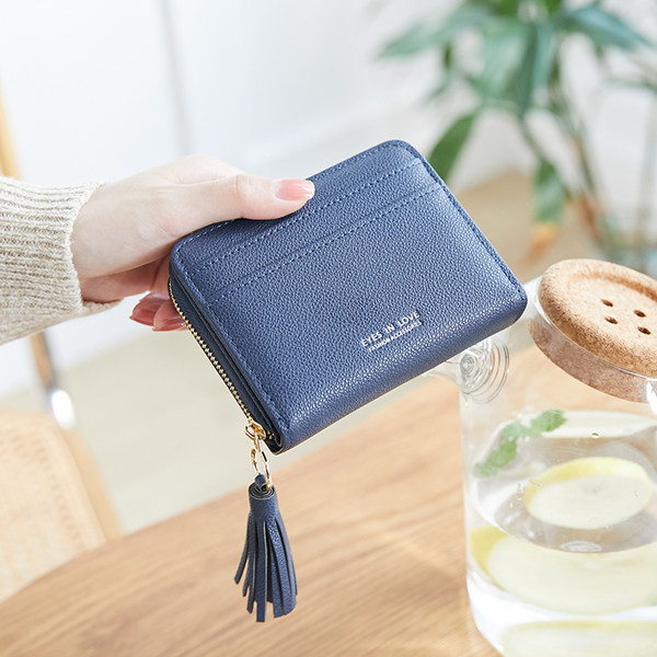 Γυναικείο δερμάτινο πορτοφόλι με φούντα