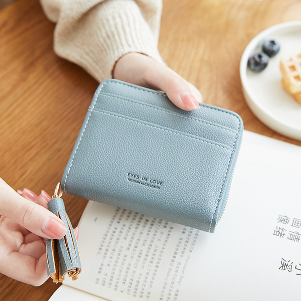 Γυναικείο δερμάτινο πορτοφόλι με φούντα