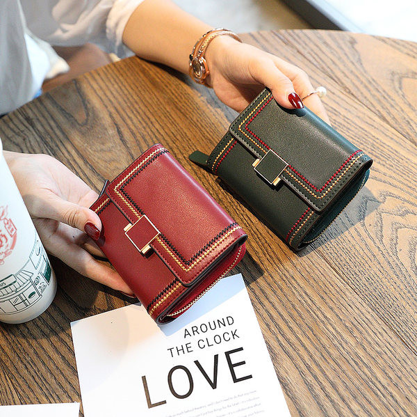 Γυναικείο πορτοφόλι νέο μοντέλο από οικολογικό δέρμα με μεταλλική στερέωση