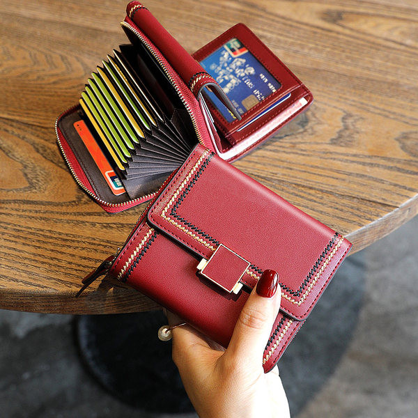 Γυναικείο πορτοφόλι νέο μοντέλο από οικολογικό δέρμα με μεταλλική στερέωση