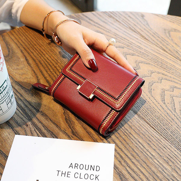 Γυναικείο πορτοφόλι νέο μοντέλο από οικολογικό δέρμα με μεταλλική στερέωση