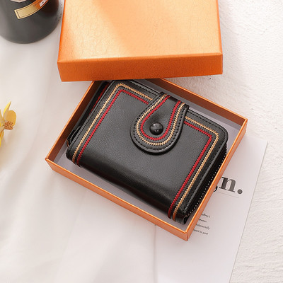 Γυναικείο πορτοφόλι μικρού μεγέθους με μεταλλικό κούμπωμα