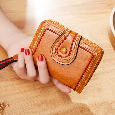 Γυναικείο πορτοφόλι μικρού μεγέθους με μεταλλικό κούμπωμα