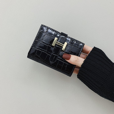 Sieviešu ādas maks ar metāla aizdari - dažādas krāsas