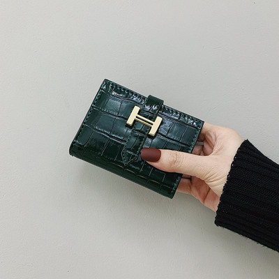 Sieviešu ādas maks ar metāla aizdari - dažādas krāsas