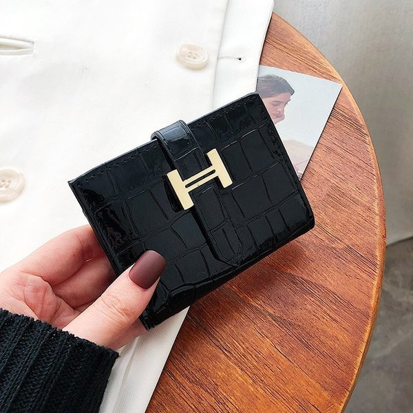 Sieviešu ādas maks ar metāla aizdari - dažādas krāsas