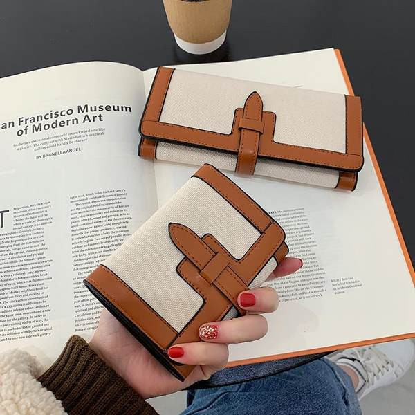 Dviejų modelių moteriška piniginė su paprastu raštu ir siuvinėjimu