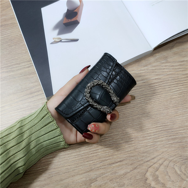 Jauna modeļa sieviešu ādas maciņš ar metāla apdari