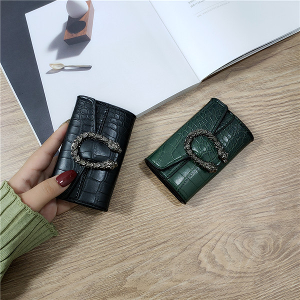 Jauna modeļa sieviešu ādas maciņš ar metāla apdari