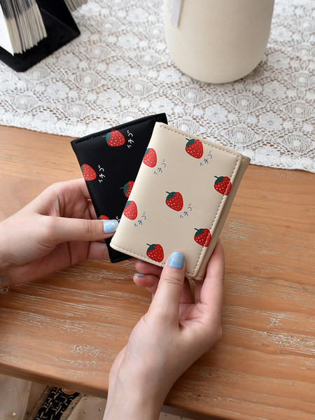 Γυναικείο μικρό πορτοφόλι με απλικέ - διάφορα χρώματα