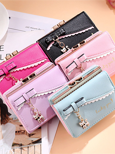 Γυναικείο έκο δερμάτινο πορτοφόλι με μενταγιόν