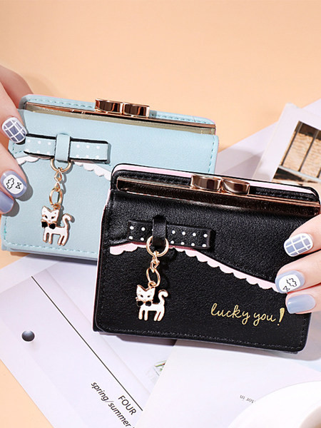 Γυναικείο έκο δερμάτινο πορτοφόλι με μενταγιόν