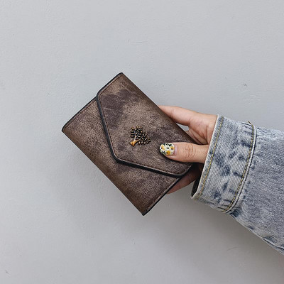 Γυναικείο πορτοφόλι με μεταλλική διακόσμηση