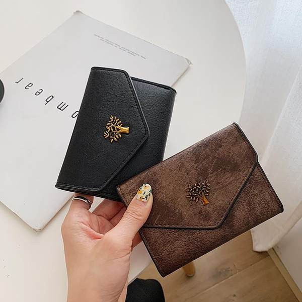 Γυναικείο πορτοφόλι με μεταλλική διακόσμηση 