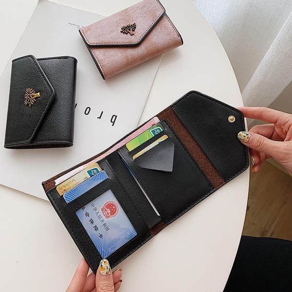 Γυναικείο πορτοφόλι με μεταλλική διακόσμηση 