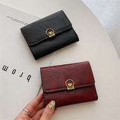 Γυναικείο πορτοφόλι σε ρετρό στιλ με μεταλλική στερέωση