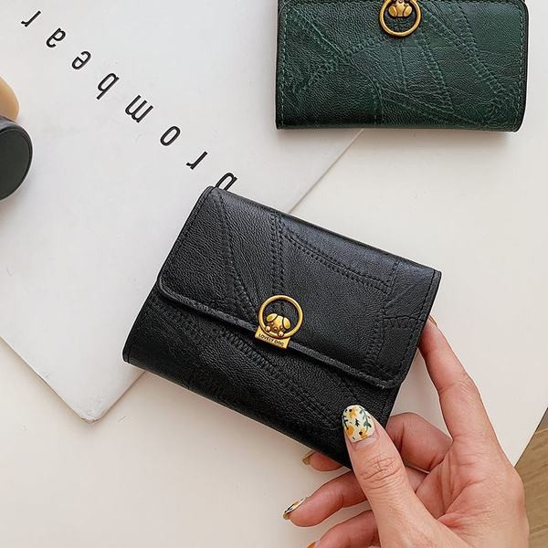 Γυναικείο πορτοφόλι σε ρετρό στιλ με μεταλλική στερέωση