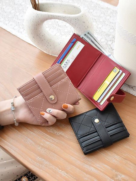 Έκο δερμάτινο γυναικείο πορτοφόλι νέο μοντέλο με μεταλλική στερέωση και τσέπη για χρεωστικές κάρτες