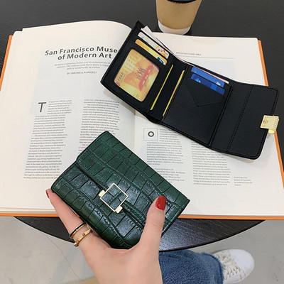 Sieviešu somiņa ar mākslīgās ādas sprādzi