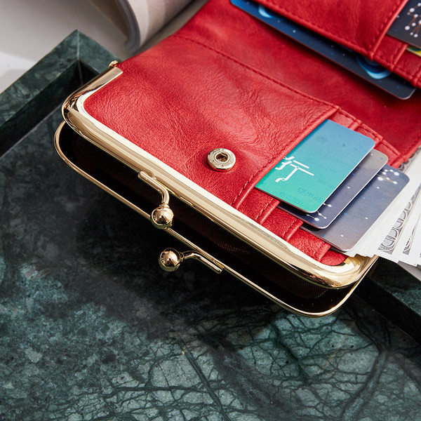 Sieviešu ādas maks ar metāla aizdari - mākslīgā āda