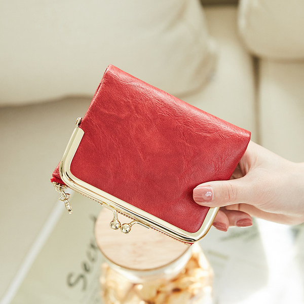 Sieviešu ādas maks ar metāla aizdari - mākslīgā āda