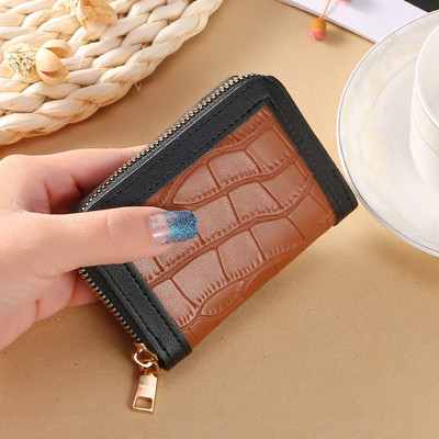 Γυναικείο πορτοφόλι με ανάγλυφο δέρμα και φερμουάρ