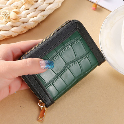 Γυναικείο πορτοφόλι με ανάγλυφο δέρμα και φερμουάρ