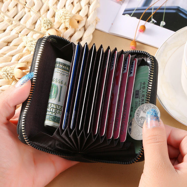 Γυναικείο πορτοφόλι με ανάγλυφο δέρμα και φερμουάρ