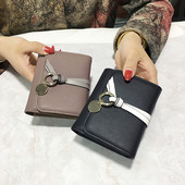 Mūsdienīgs ādas maks ar kulonu