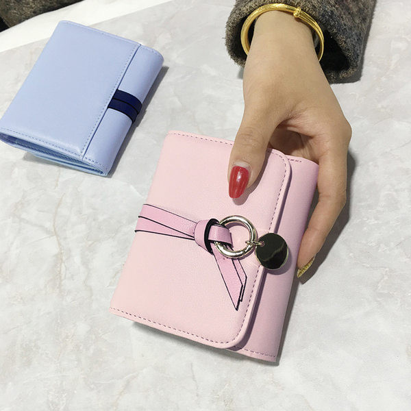 Mūsdienīgs ādas maks ar kulonu