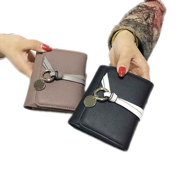 Mūsdienīgs ādas maks ar kulonu