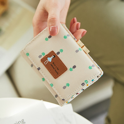 Γυναικείο πορτοφόλι με έμβλημα και θήκη για κέρματα