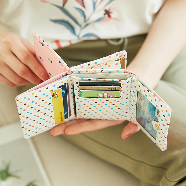 Γυναικείο πορτοφόλι με έμβλημα και θήκη για κέρματα