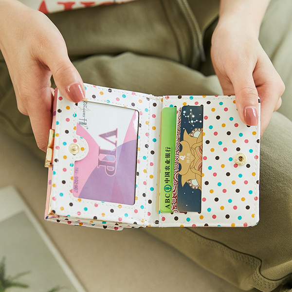 Γυναικείο πορτοφόλι με έμβλημα και θήκη για κέρματα