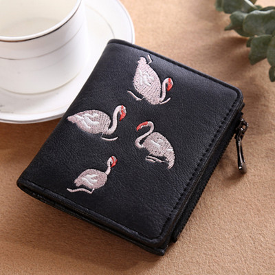 Μοντέρνο γυναικείο πορτοφόλι με κέντημα και φερμουάρ