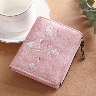 Μοντέρνο γυναικείο πορτοφόλι με κέντημα και φερμουάρ