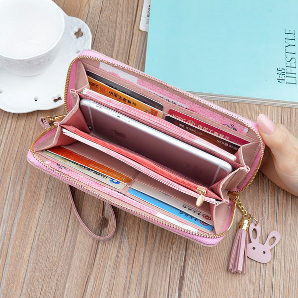 Γυναικείο μοντέρνο πορτοφόλι με κοντή λαβή και φούντα