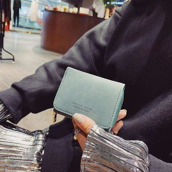 Γυναικείο μίνι πορτοφόλι με δύο θήκες για κέρματα και φερμουάρ