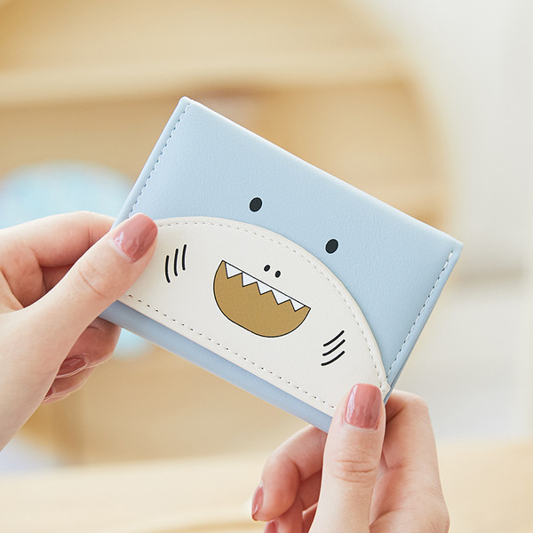 Έκο δερμάτινο γυναικείο πορτοφόλι με εφαρμογή 