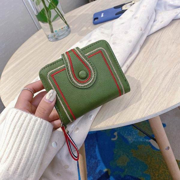 Γυναικείο πορτοφόλι με κεντήματα και κουμπιά-δύο διαμερίσματα