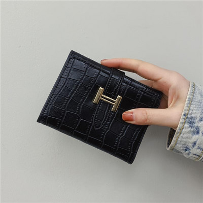 Γυναικείο πορτοφόλι από έκο δέρμα με μεταλλική αγκράφα - δύο μοντέλα