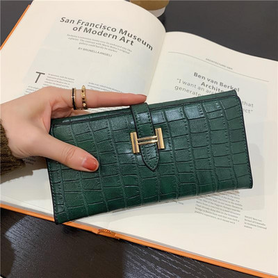 Γυναικείο πορτοφόλι από έκο δέρμα με μεταλλική αγκράφα - δύο μοντέλα