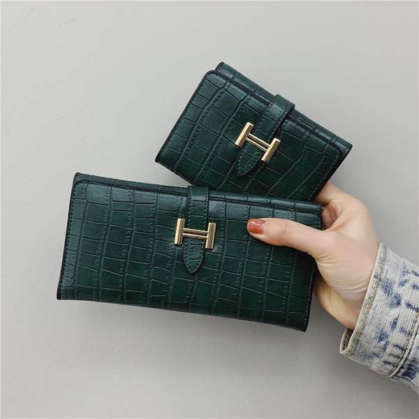 Γυναικείο πορτοφόλι από έκο δέρμα με μεταλλική αγκράφα - δύο μοντέλα