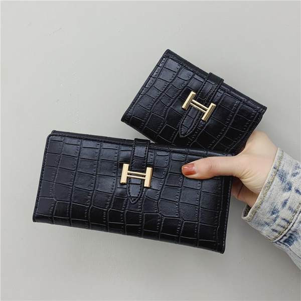 Γυναικείο πορτοφόλι από έκο δέρμα με μεταλλική αγκράφα - δύο μοντέλα