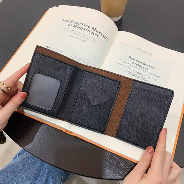 Γυναικείο πορτοφόλι από έκο δέρμα με μεταλλική αγκράφα - δύο μοντέλα