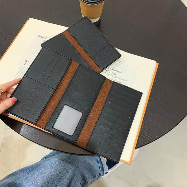 Γυναικείο πορτοφόλι από έκο δέρμα με μεταλλική αγκράφα - δύο μοντέλα