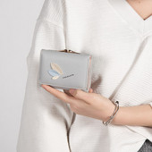 Portofel de dama din piele cu inscriptie brodata